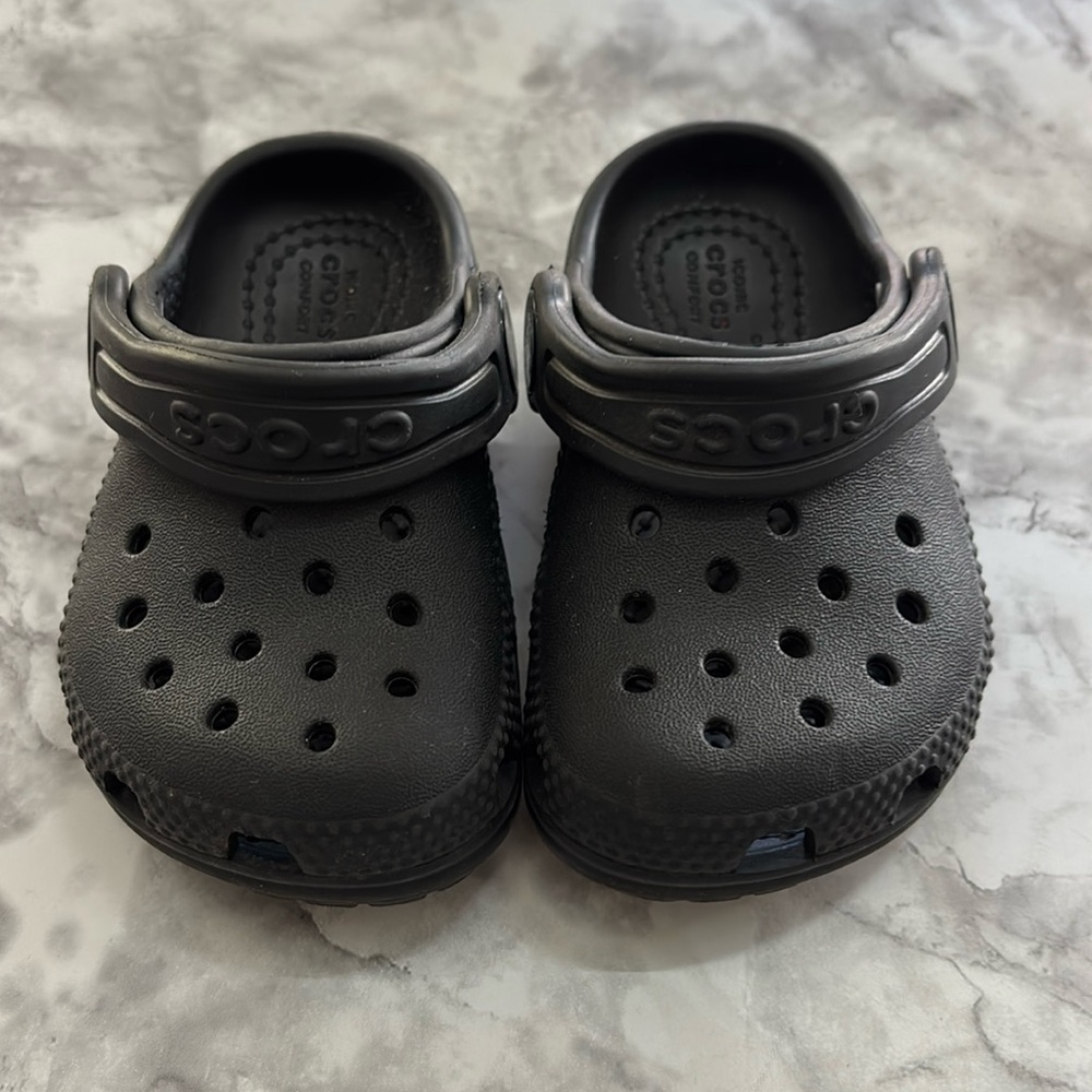 Crocs, Classic Clog, Size C4, Color Black